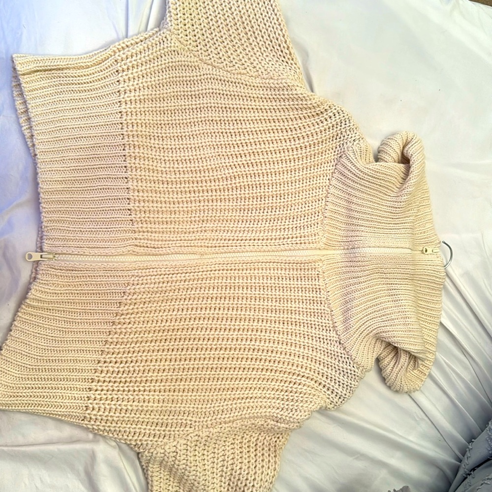 This is a soft cream colored sweater from Aerie size medium